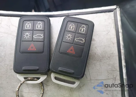 2016 Volvo Xc60 T5 Drive-E Premier from USA, damaged, VIN YV440MDK3G2794251